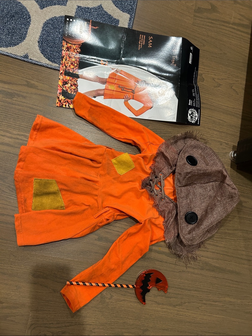 Trick ‘r treat SAM Dress with Brown Hood and pumpkin wand extra (no sucks) 4-6
